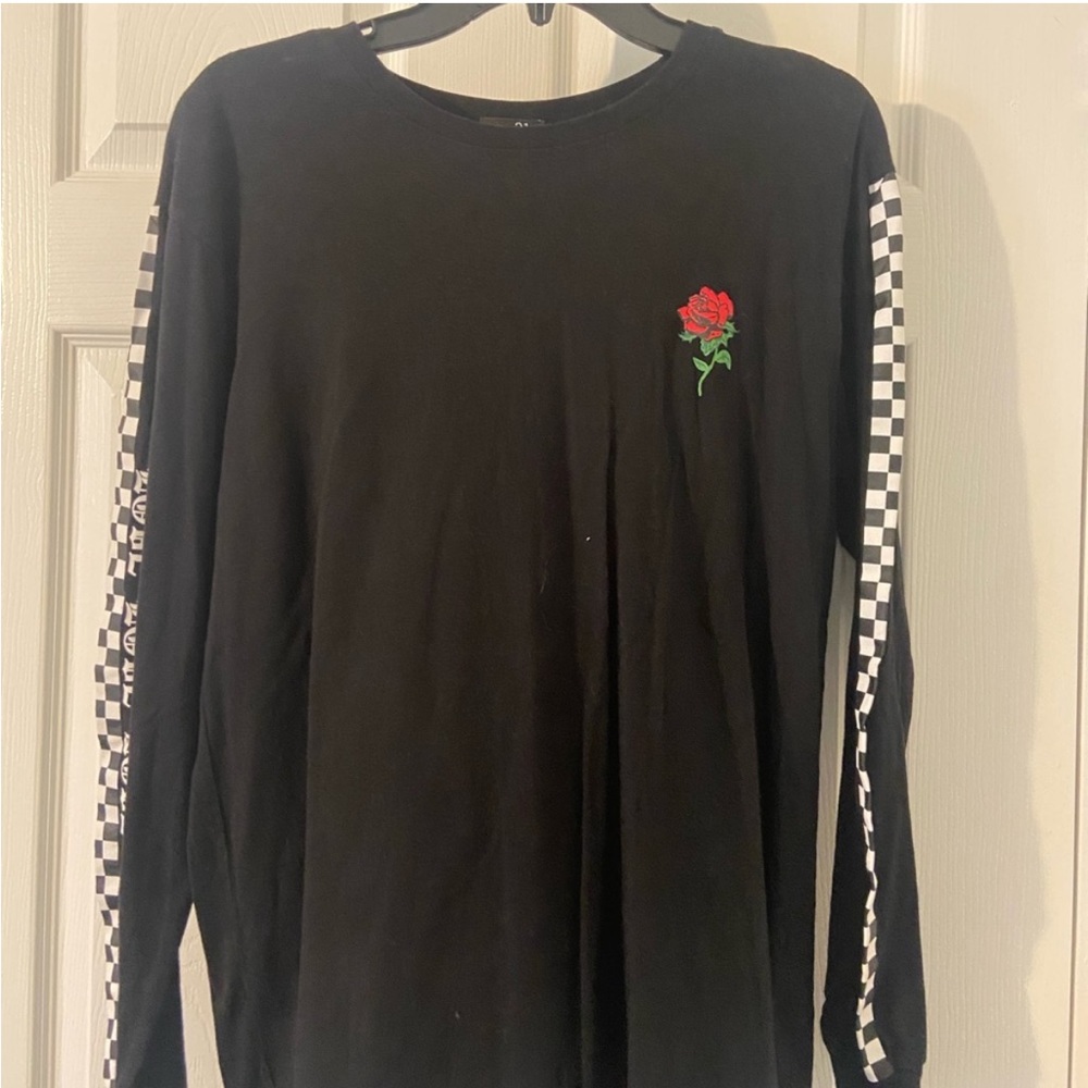 Rue21 Checkered Sleeve‎ Rose Graphic Long-Sleeve Shirt
